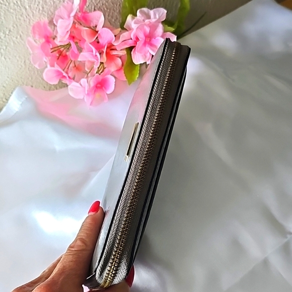 Kate Spade  Patent Leather Haregrey Neda Bixby Place Zip Around Accordion Wallet - Picture 6 of 10